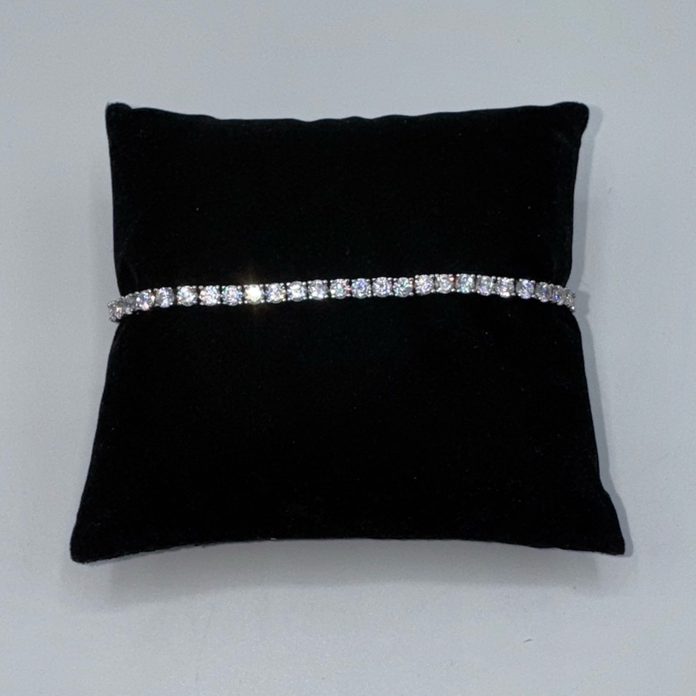 18k 9.2ct Tennis Bracelet - Picture 8 of 14